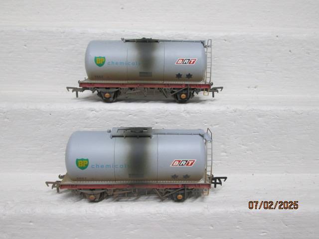 OO SCALE - BACHMANN - BP TANKERS X2 - BOXED