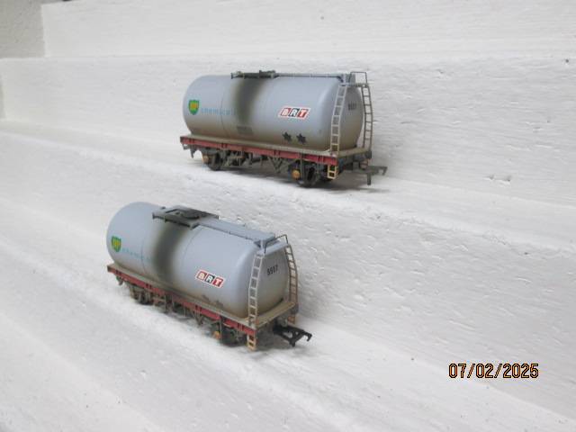 OO SCALE - BACHMANN - BP TANKERS X2 - BOXED