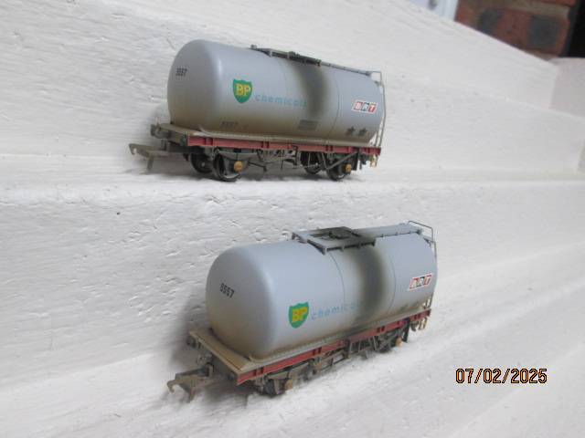 OO SCALE - BACHMANN - BP TANKERS X2 - BOXED