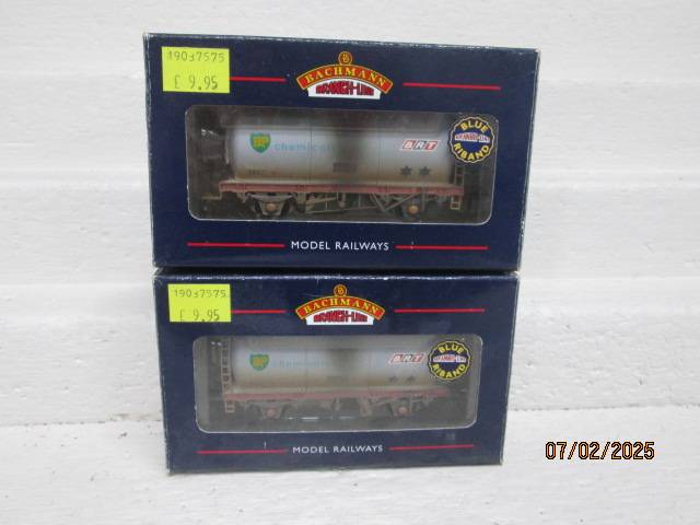 OO SCALE - BACHMANN - BP TANKERS X2 - BOXED