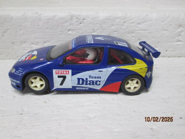 SLOT CAR - 1:32 SCALE - HORNBY - RENAULT RALLY CAR