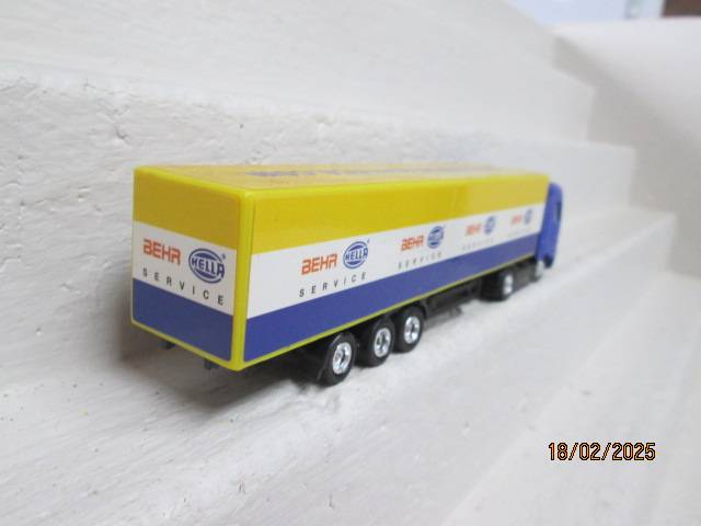 HO SCALE - MERCEDES ACTROSS - HELLA ROAD TRUCK & TRAILER