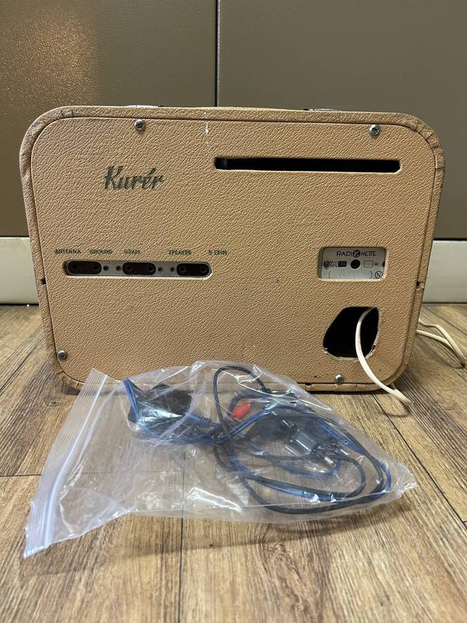 Vintage radio with bluetooth