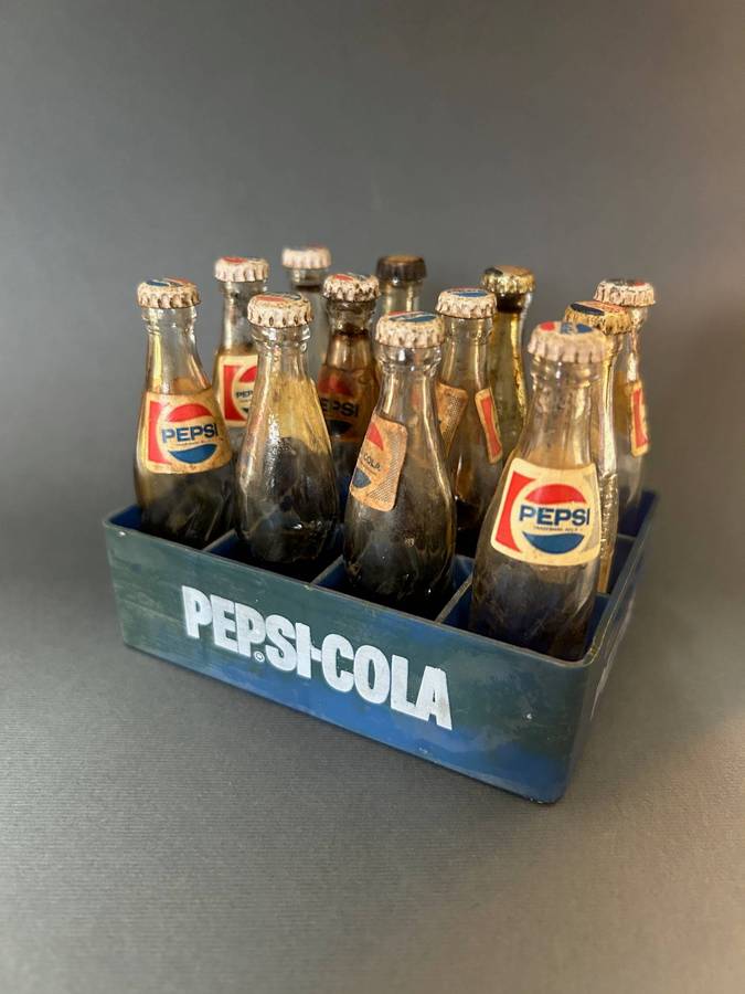 Pepsi miniature crate with bottles