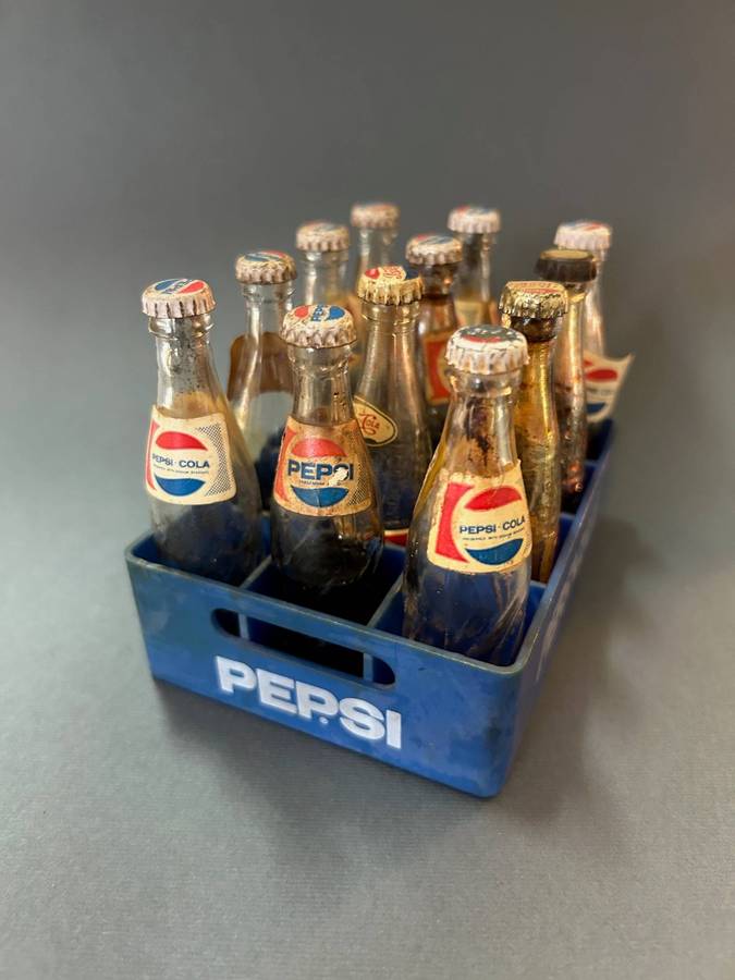 Pepsi miniature crate with bottles
