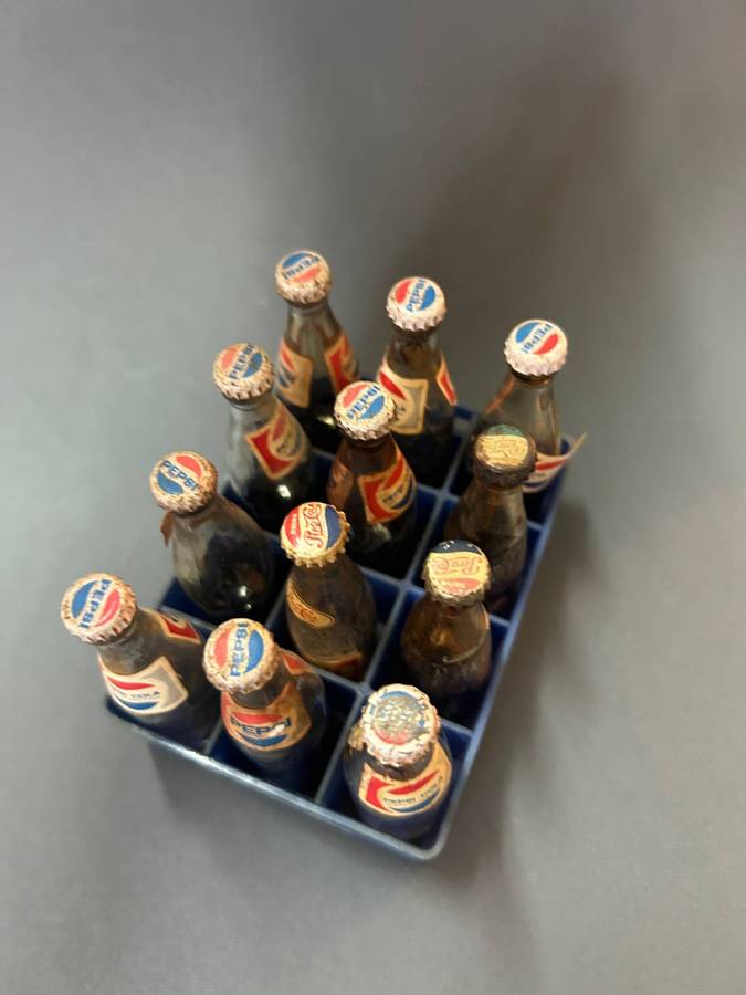 Pepsi miniature crate with bottles