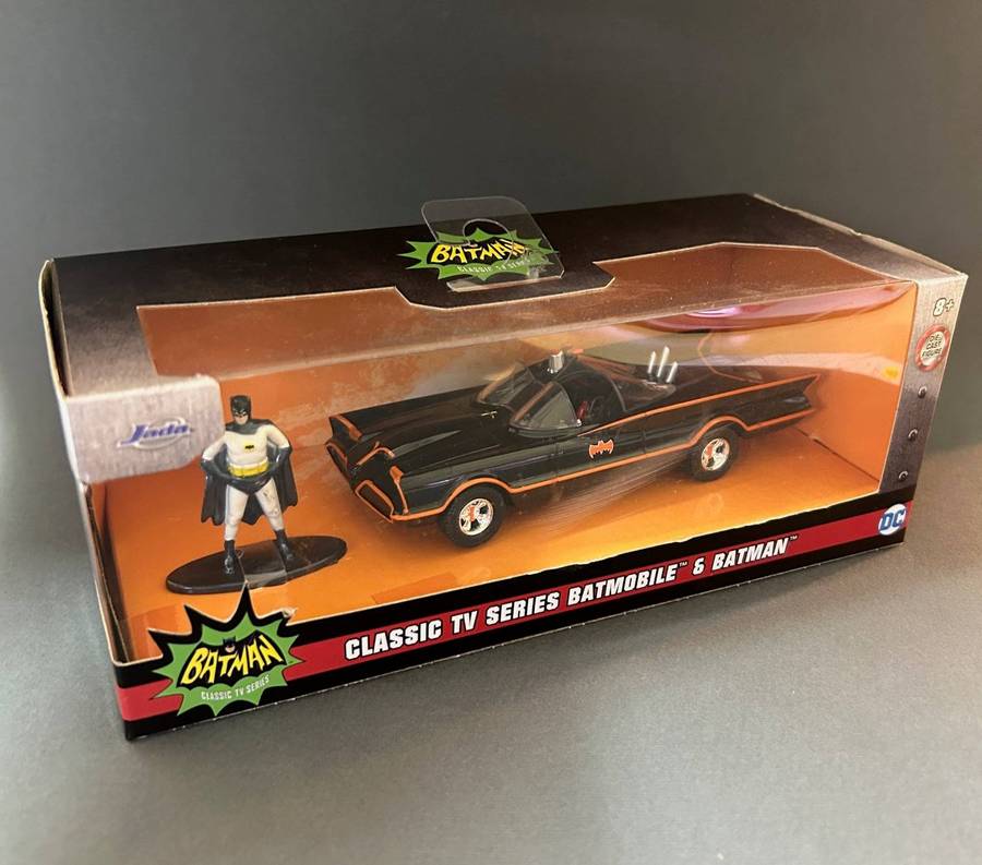 Batman Jada Batmobile set with figurine NIB