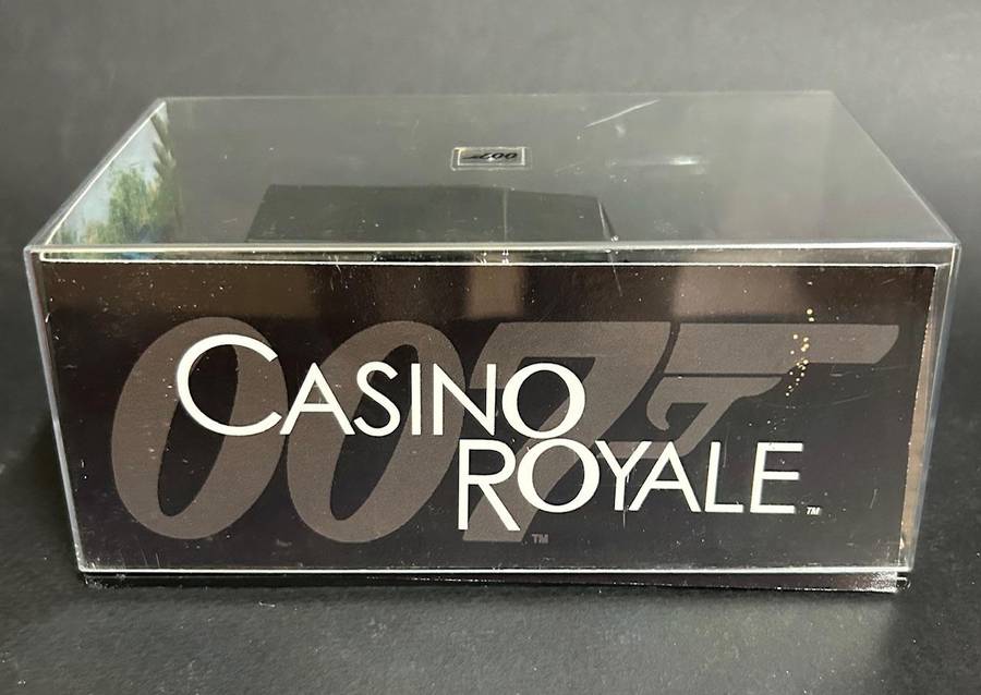 Landrover Defender James Bond Casino Royale