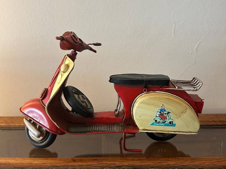 Vespa tin model