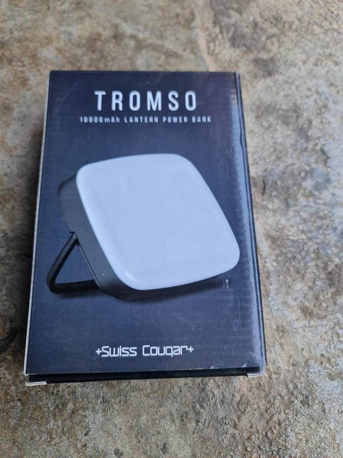 BRAND NEW - TROMSO -  10 000 mAh LANTERN POWER BANK - SWISS COUQAR+