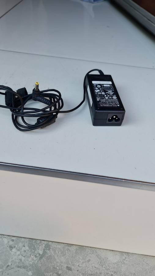 ORIGINAL DELL CHARGER - DELTA - AS PER PIC - 19V - 3.42 - FULL WORKING CONDITION