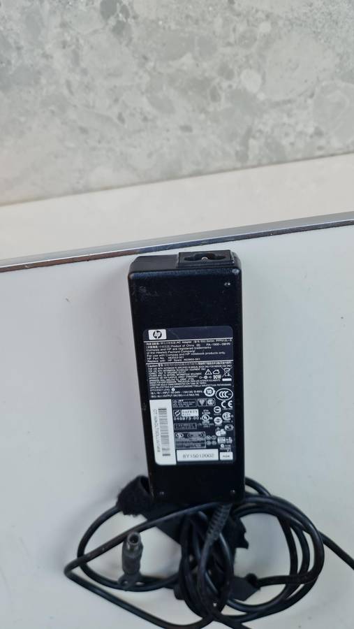 ORIGINAL HP CHARGER - AS PER PIC - 19V - 4.74 - FULL WORKING CONDITION