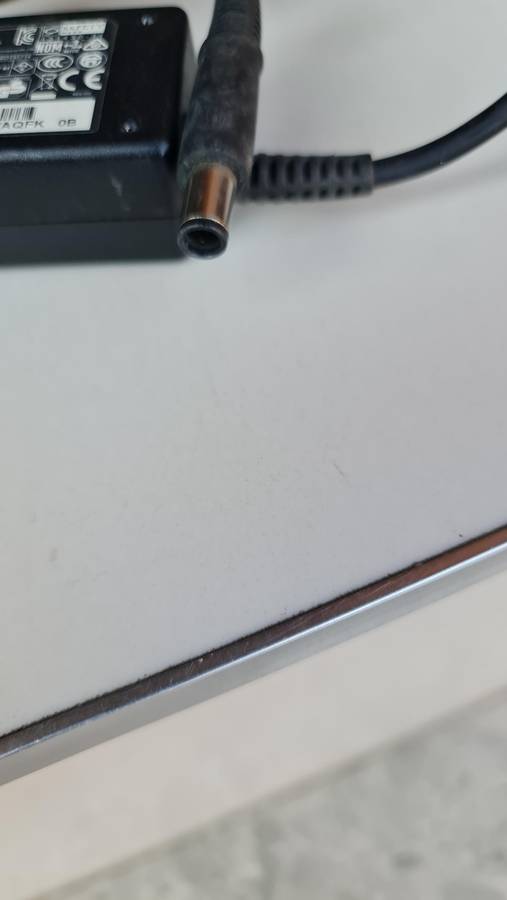 ORIGINAL HP CHARGER - AS PER PIC - 19.5V - 2.31A - 45W - FULL WORKING CONDITION