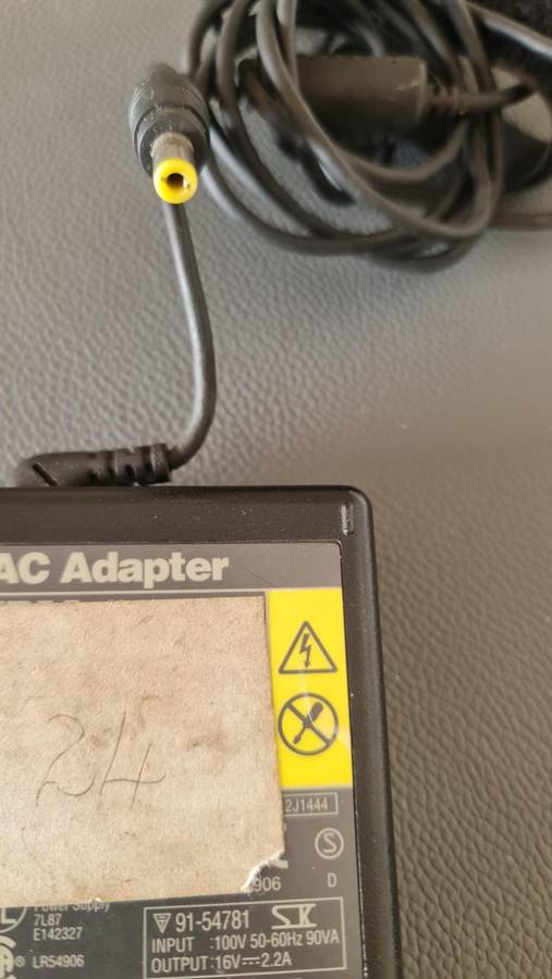 ORIGINAL IBM CHARGER - AS PER PIC - 16V - 2.2A - FULL WORKING CONDITION