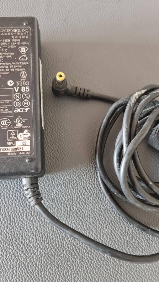 ORIGINAL ACER CHARGER - DELTA - AS PER PIC - 19V - 3.42 - FULL WORKING CONDITION