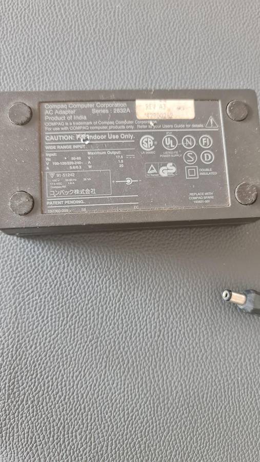 ORIGINAL COMPAQ CHARGER - AS PER PIC - 17.5V - 1.8A - FULL WORKING CONDITION