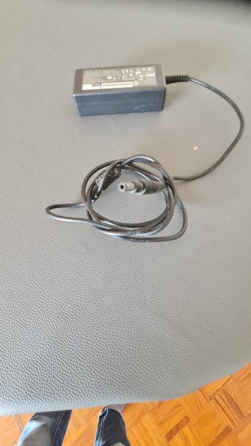 GENERIC CHARGER - AS PER PIC - 19.5V - 3.33A - 65W - FULL WORKING CONDITION