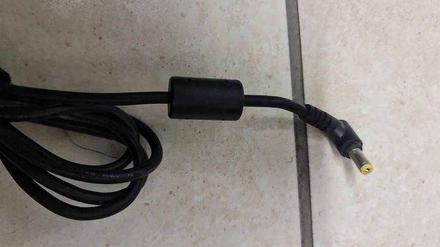 ORIGINAL ACER CHARGER - DELTA - AS PER PIC - 19V - 3.16 - FULL WORKING CONDITION