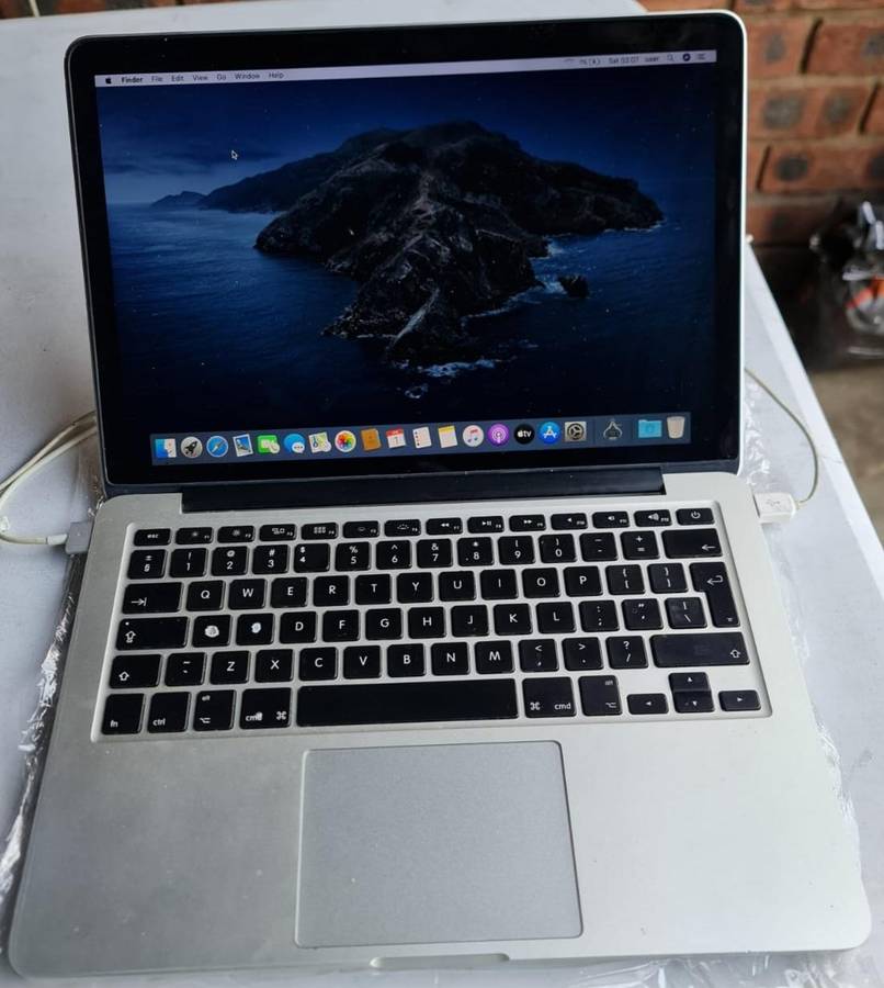 MACBOOK PRO 13 - RETINA DISPLAY - LATE 2012 MODEL - 8GB MEMORY - 128GB SSD HARD DRIVE