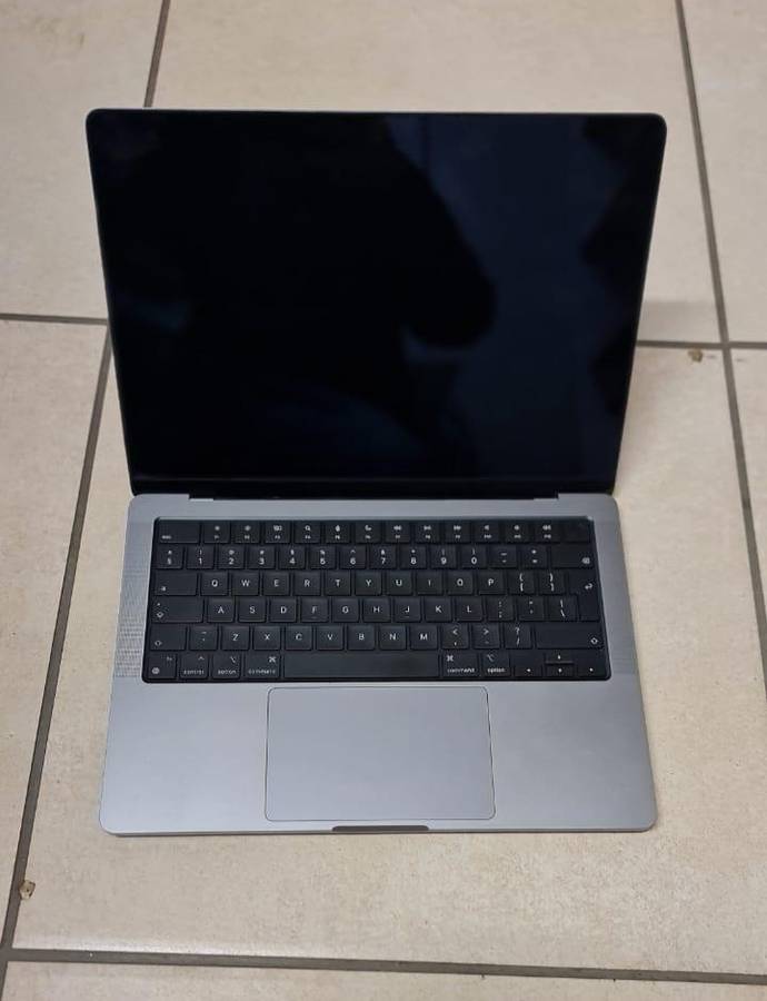 MACBOOK PRO 14 - 2021 MODEL - A2442 - M1 PRO CHIP - 14 INCH SCREEN - PLEASE READ