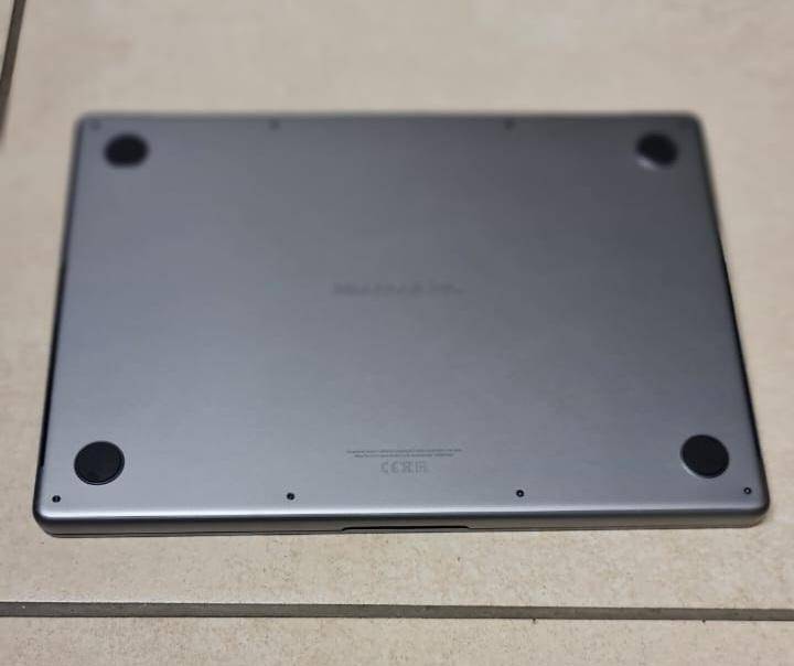 MACBOOK PRO 14 - 2021 MODEL - A2442 - M1 PRO CHIP - 14 INCH SCREEN - PLEASE READ
