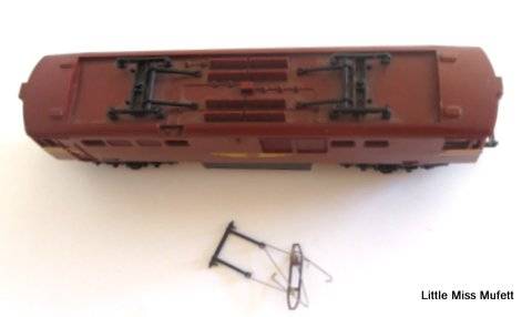 3 LIMA locomotives for parts or repair. One Is electrical and 2 Battery operated.