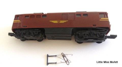 3 LIMA locomotives for parts or repair. One Is electrical and 2 Battery operated.