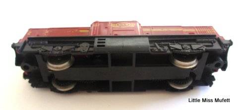 3 LIMA locomotives for parts or repair. One Is electrical and 2 Battery operated.
