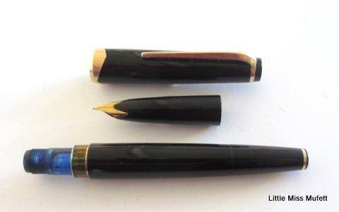 A Mont Blanc Meisterstuck 72 fountain pen with a gold nib---Unboxed