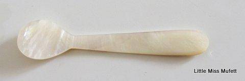 A Set of mother of pearl cavier spoons.