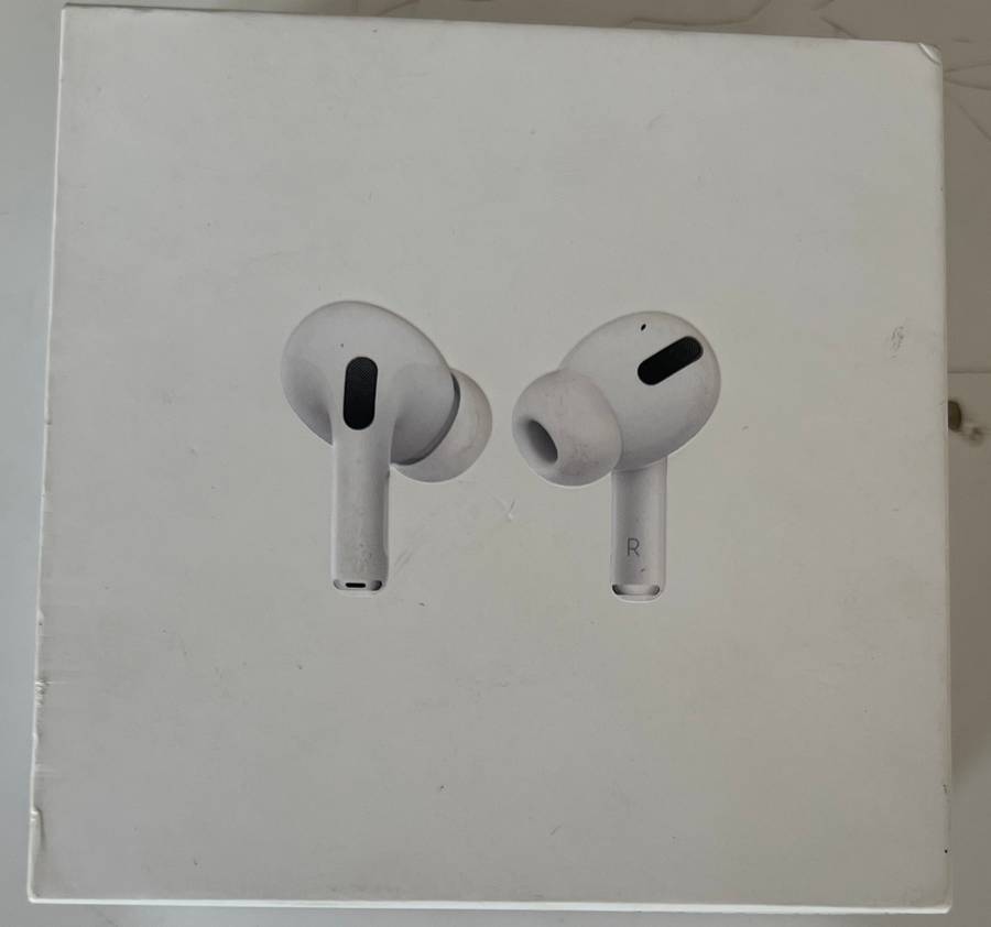 AirPods Pro (1st generation) with Wireless Charging Case - (Original Apple product)