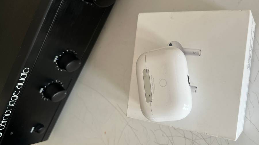 AirPods Pro (1st generation) with Wireless Charging Case - (Original Apple product)
