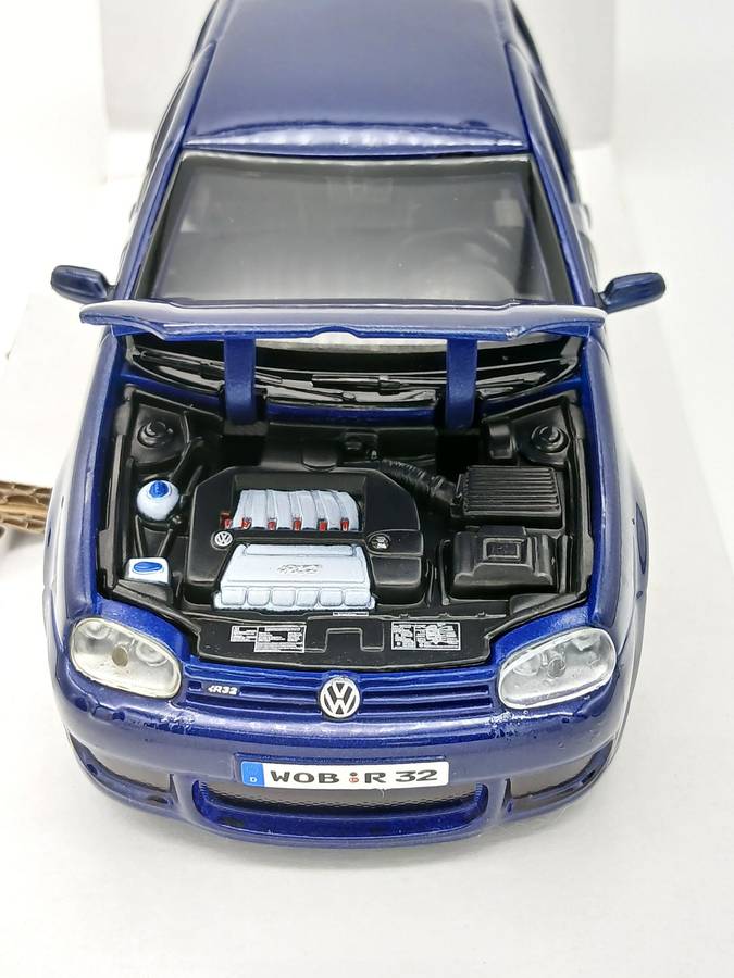 Maisto Volkswagen VW Golf R32 Blue