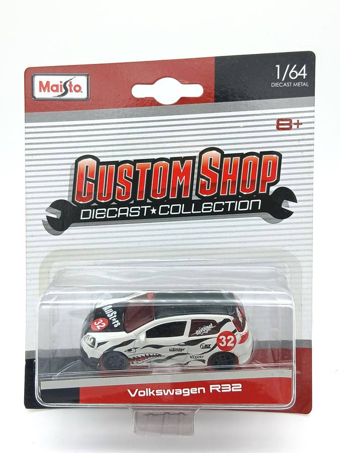 Maisto Volkswagen VW Golk R32 Custom Shop White