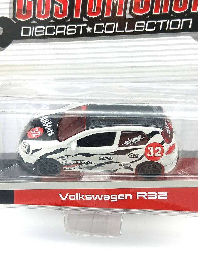 Maisto Volkswagen VW Golk R32 Custom Shop White