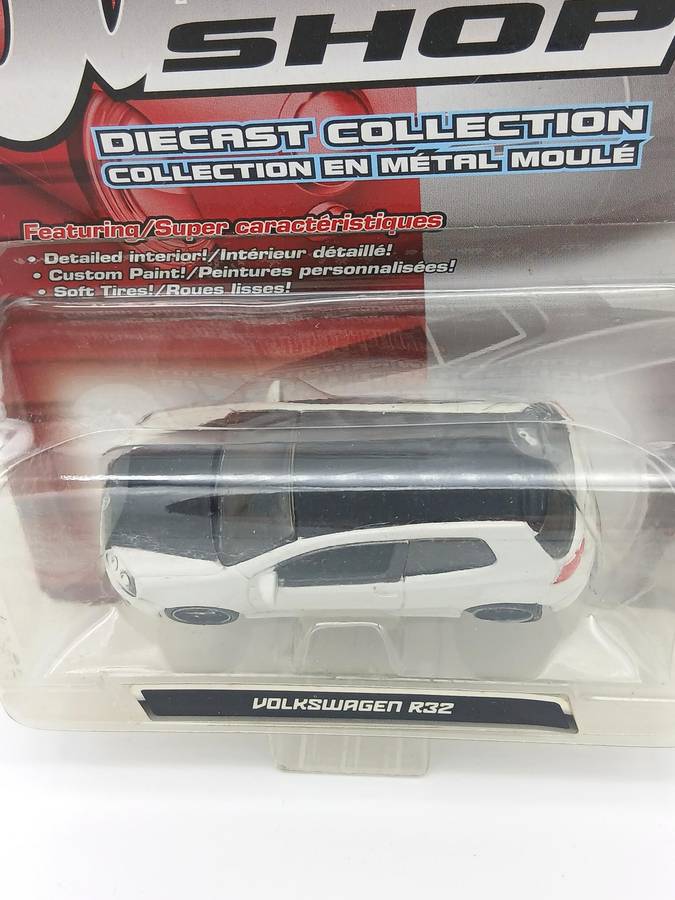 Maisto Volkswagen VW Golk R32 Custom Shop White/Black