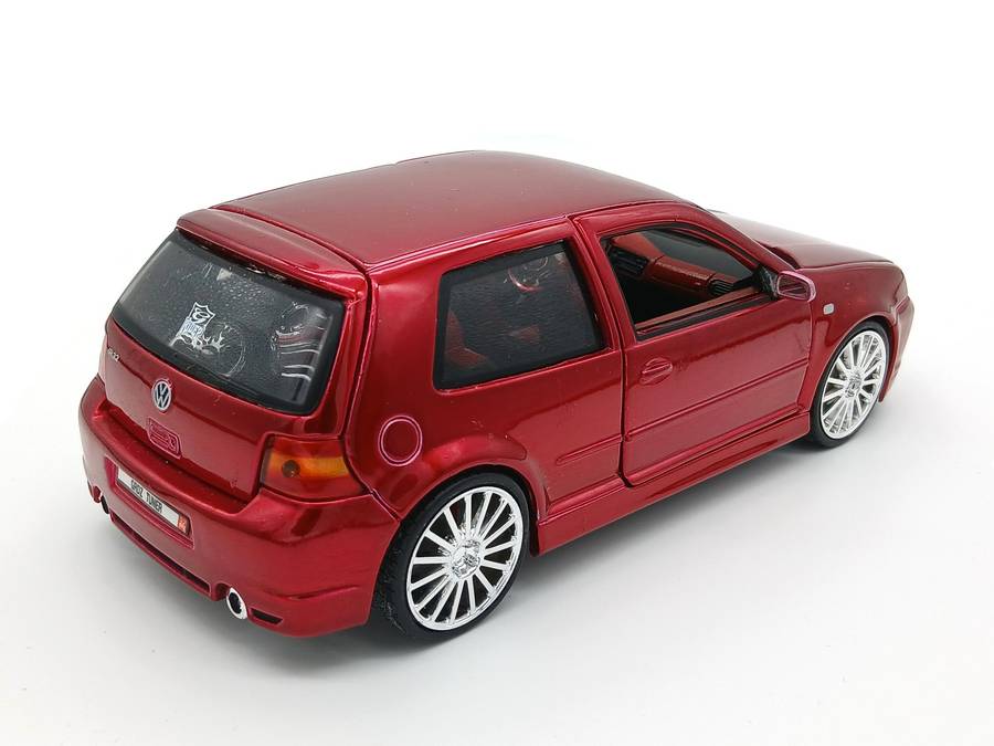 Maisto Volkswagen VW Golf Mk4 R32 1/24 Red Custom Shop Cruz Tuner - Rare