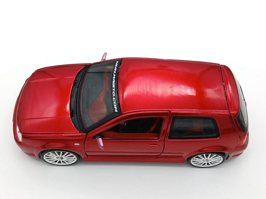 Maisto Volkswagen VW Golf Mk4 R32 1/24 Red Custom Shop Cruz Tuner - Rare