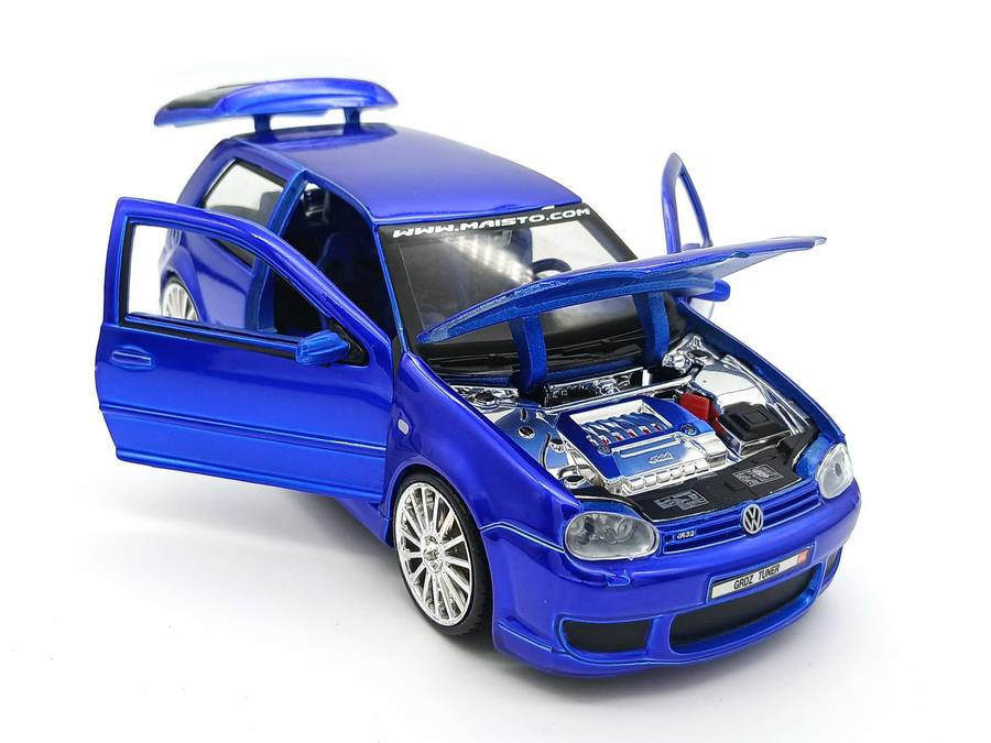 Maisto Volkswagen VW Golf Mk4 R32 1/24 Blue Custom Shop Cruz Tuner - Rare