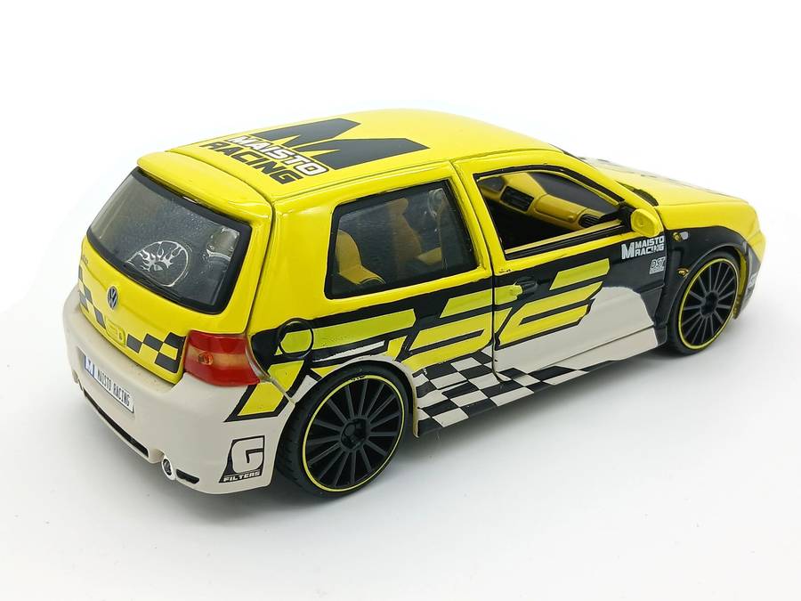 Maisto Volkswagen VW Golf Mk4 R32 1/24 Yellow Maisto Racing - Rare