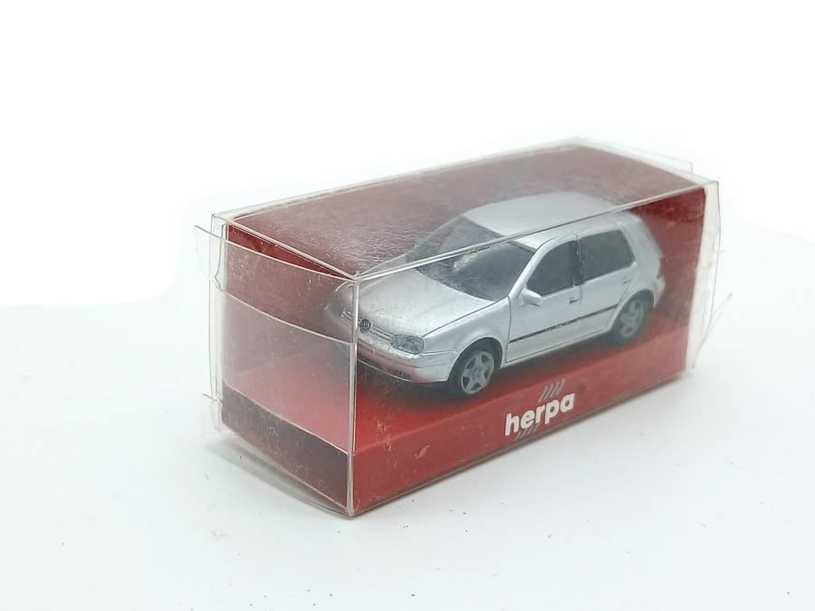 Herpa Volkswagen VW Golf Mk4 Silver 1/87