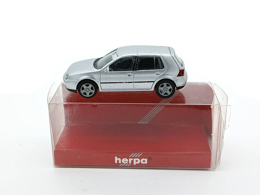 Herpa Volkswagen VW Golf Mk4 Silver 1/87