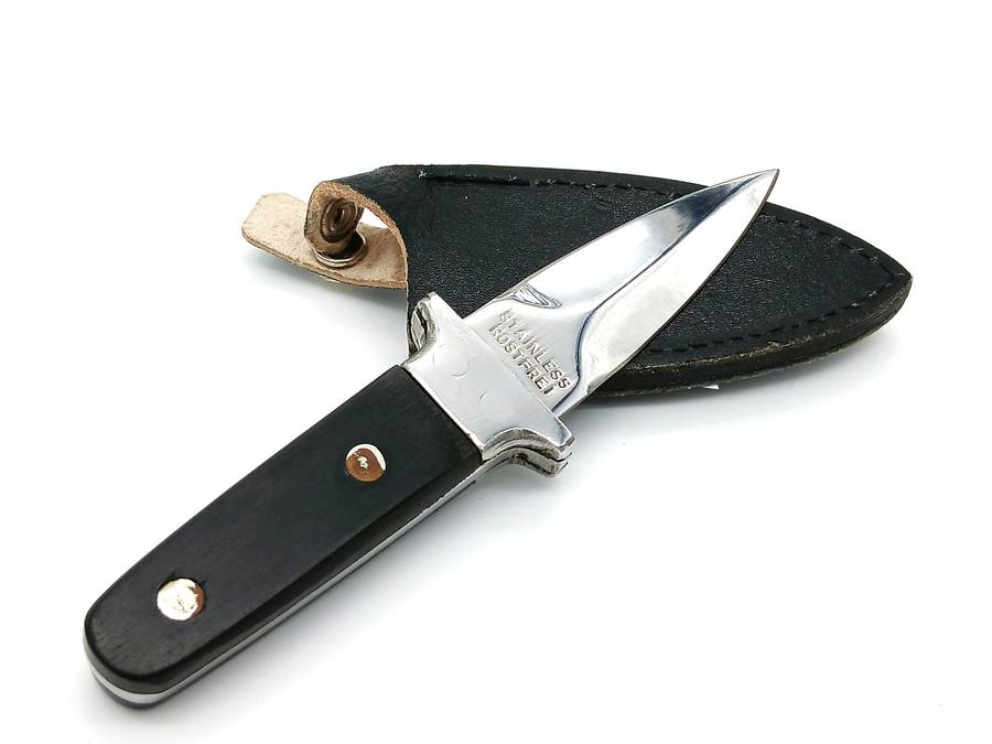 Boot knife fixed double edged blade