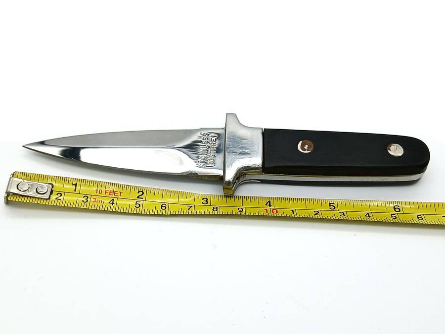 Boot knife fixed double edged blade