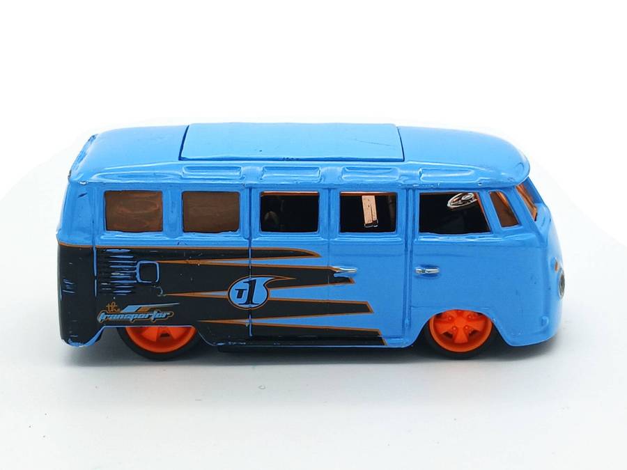 Maisto Volkswagen VW Samba Van 1/64