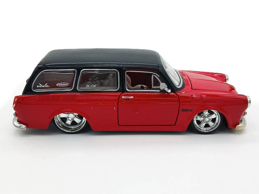 Maisto Volkswagen VW 1967 Squareback Allstars for restoration 1/24