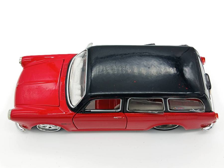 Maisto Volkswagen VW 1967 Squareback Allstars for restoration 1/24