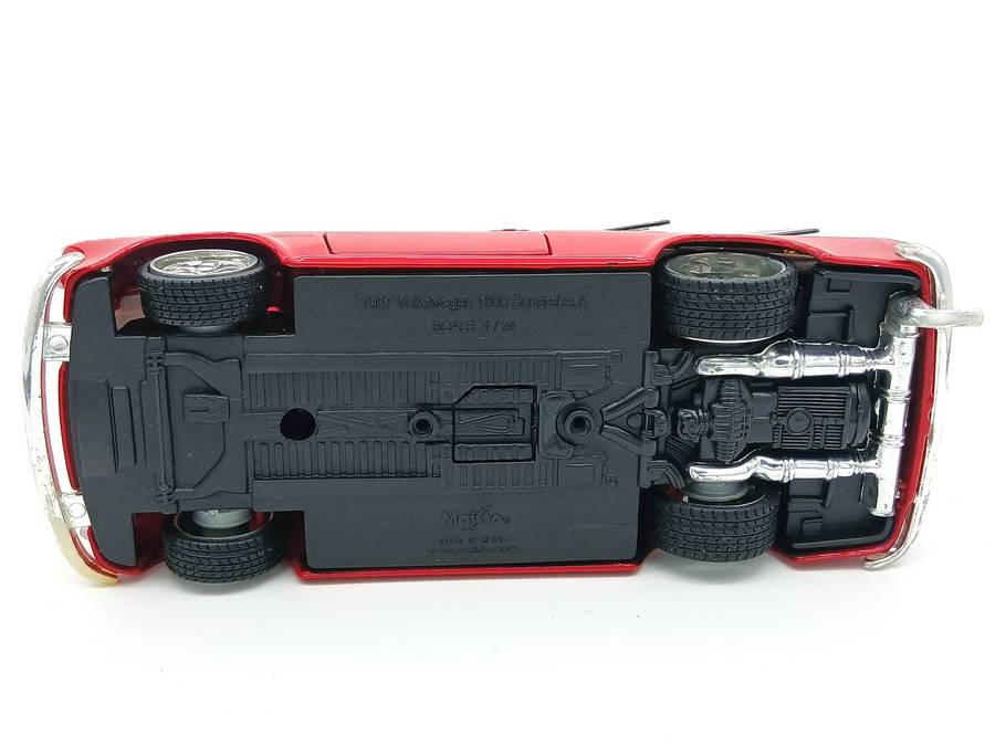 Maisto Volkswagen VW 1967 Squareback Allstars for restoration 1/24