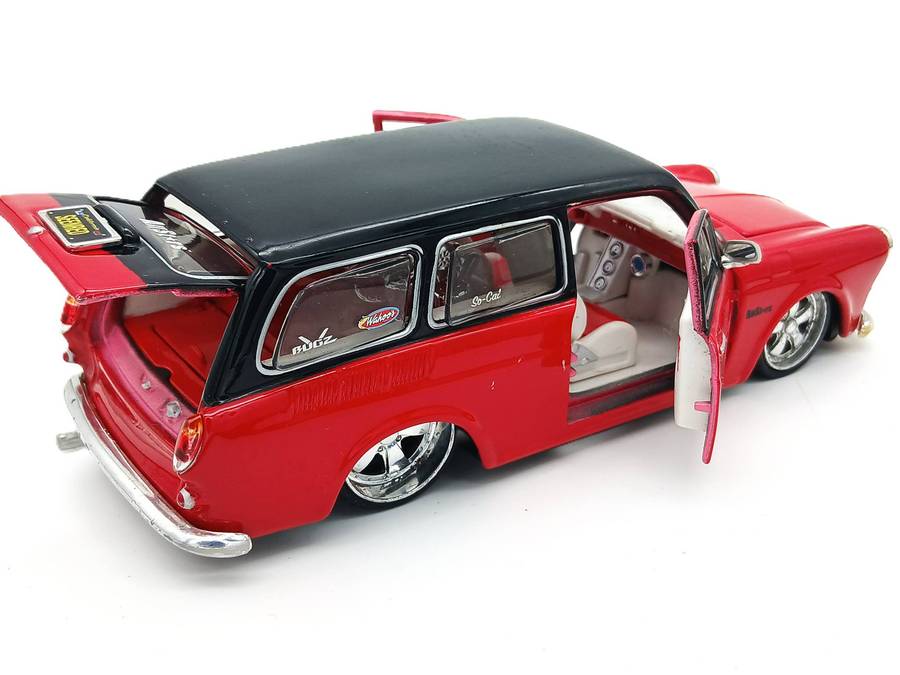 Maisto Volkswagen VW 1967 Squareback Allstars for restoration 1/24