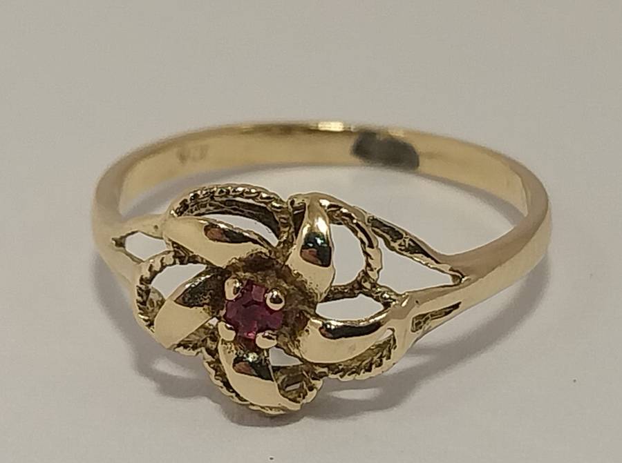 9ct Yellow Gold Ring